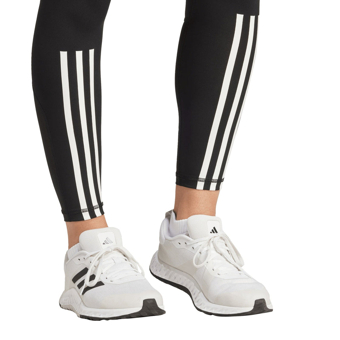 IT2272_6_APPAREL_On Model_Detail View 1_transparent