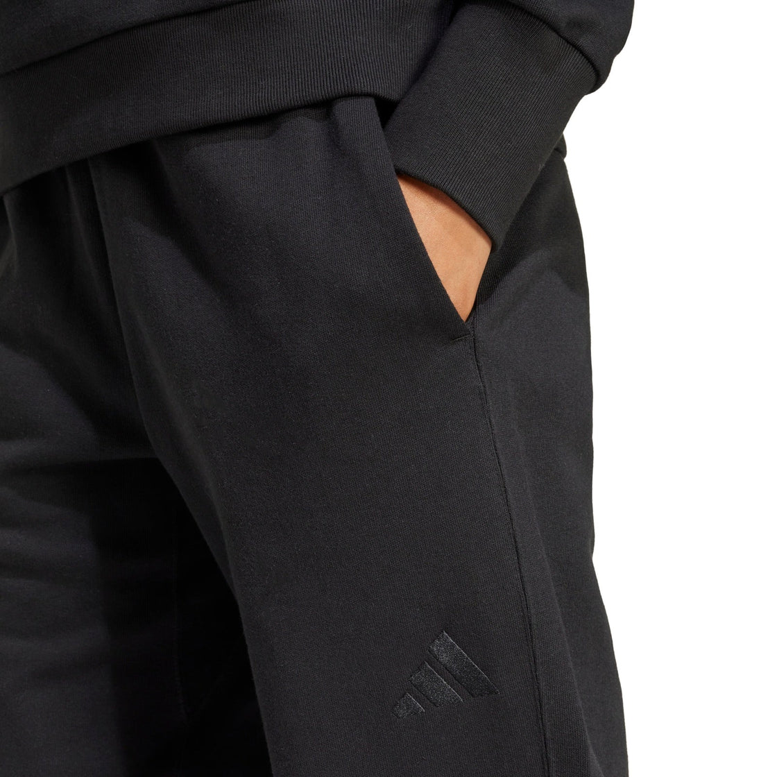 IX3810_8_APPAREL_On Model_Detail View 1_transparent