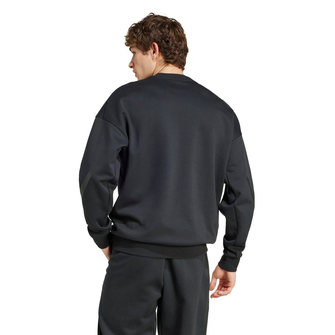 JE7536_5_APPAREL_On Model_Back View_transparent