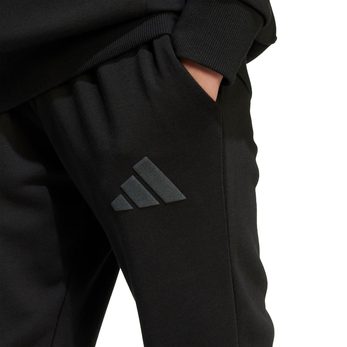JN2147_5_APPAREL_On Model_Detail View 1_transparent