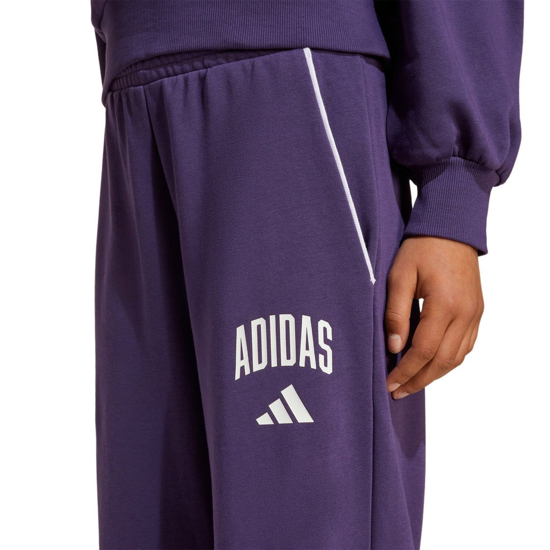 JV7373_5_APPAREL_On Model_Detail View 1_transparent