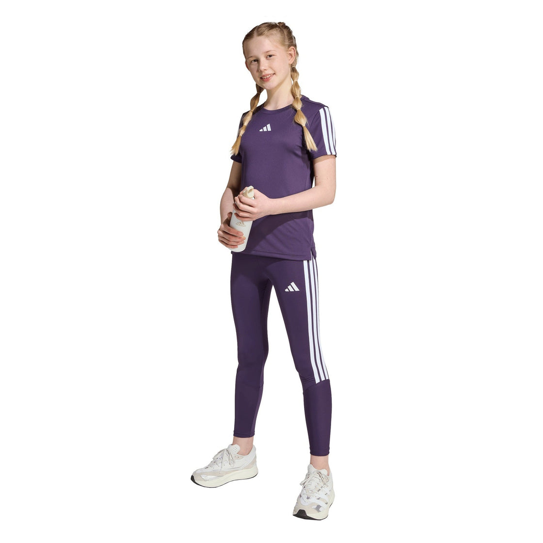 JW5028_4_APPAREL_On Model_Walking View_transparent