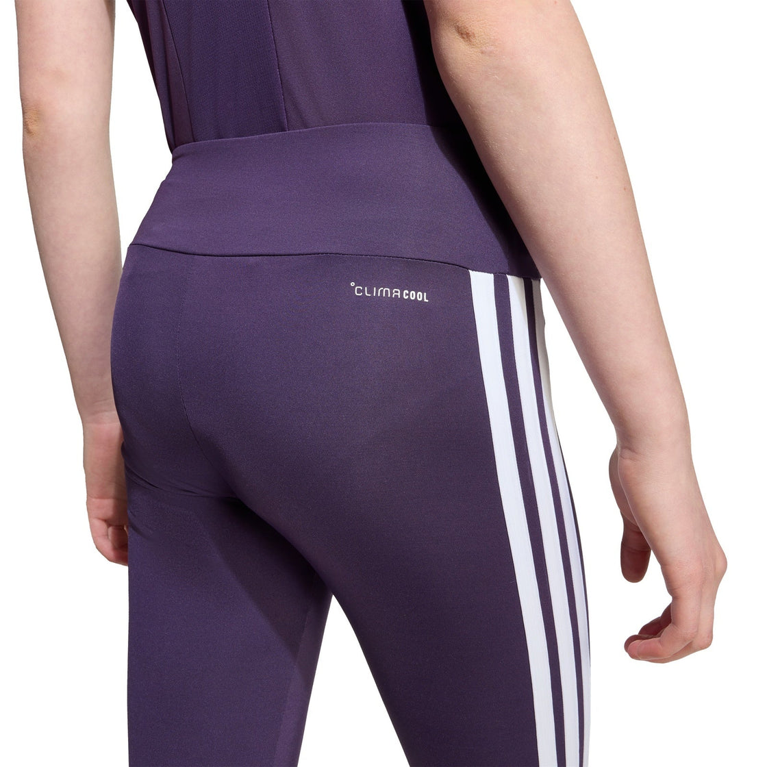 JW5028_5_APPAREL_On Model_Detail View 2_transparent