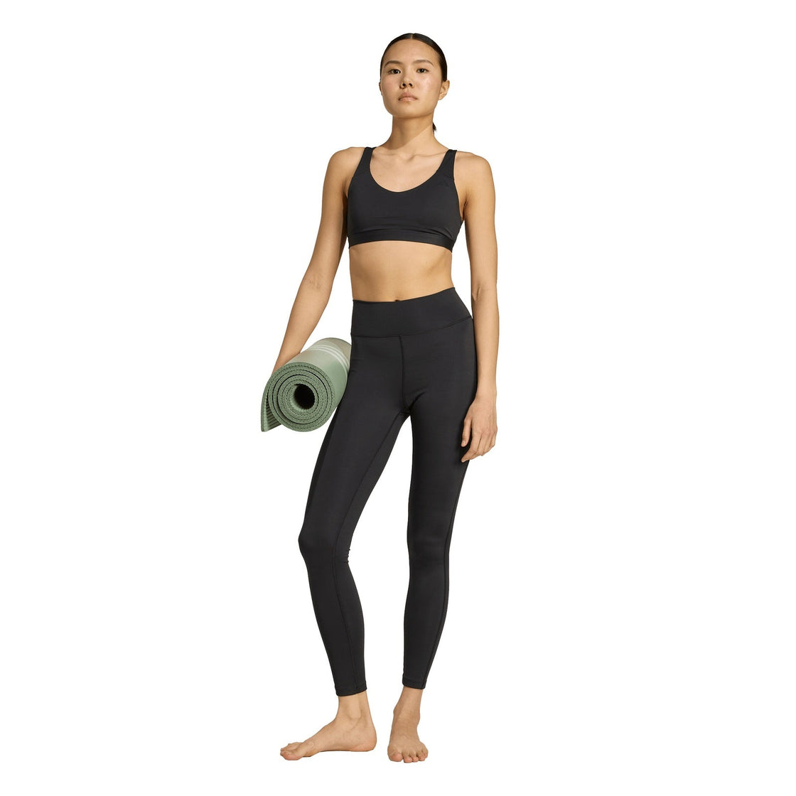 JW7661_5_APPAREL_On Model_Standard Outfit View_transparent