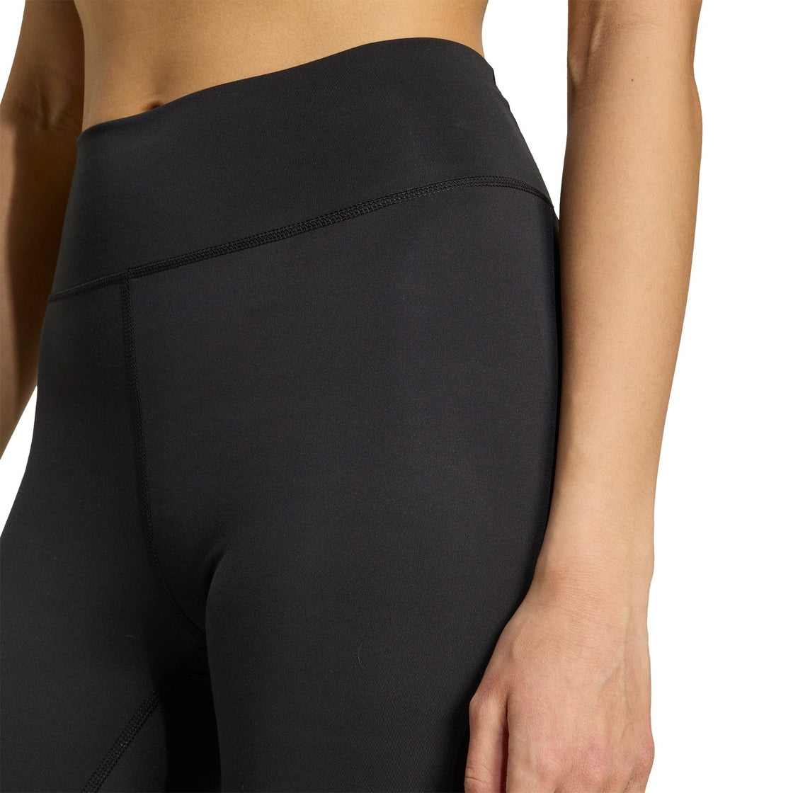 JW7661_6_APPAREL_On Model_Detail View 1_transparent