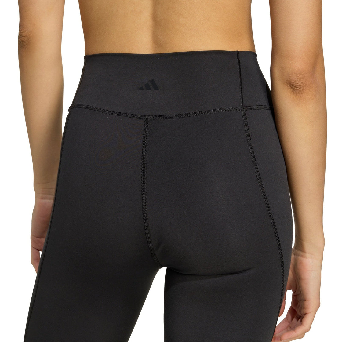 JW7661_7_APPAREL_On Model_Detail View 2_transparent