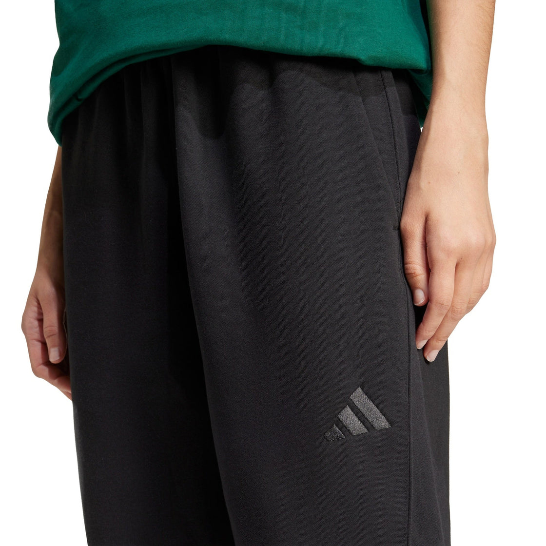 IW1024_6_APPAREL_On Model_Detail View 1_transparent