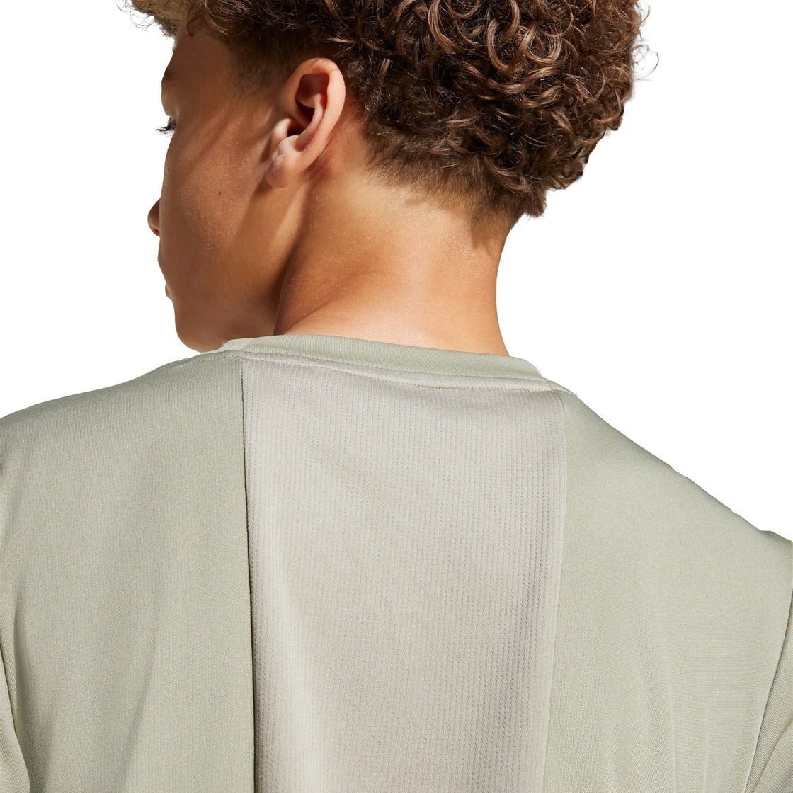 JW2528_6_APPAREL_On Model_Detail View 2_transparent