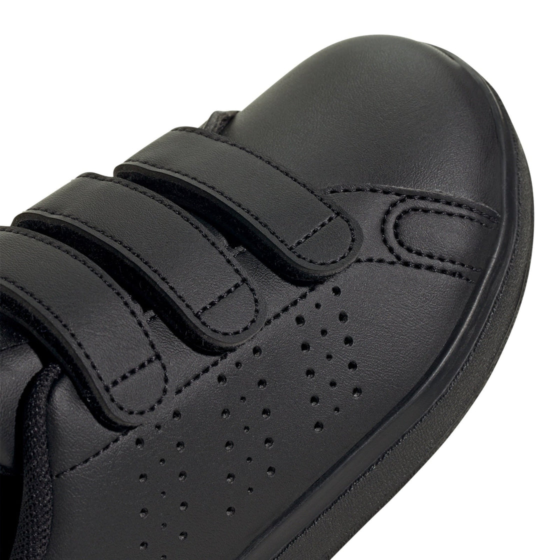 IE9018_8_FOOTWEAR_Photography_Detail View 1_transparent