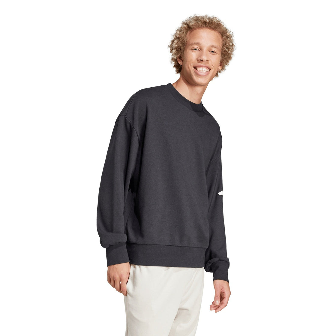 JF3576_5_APPAREL_On Model_Walking View_transparent