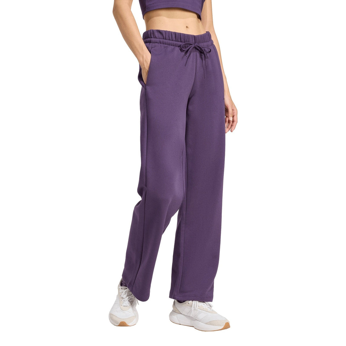 JV7286_4_APPAREL_On Model_Walking View_transparent