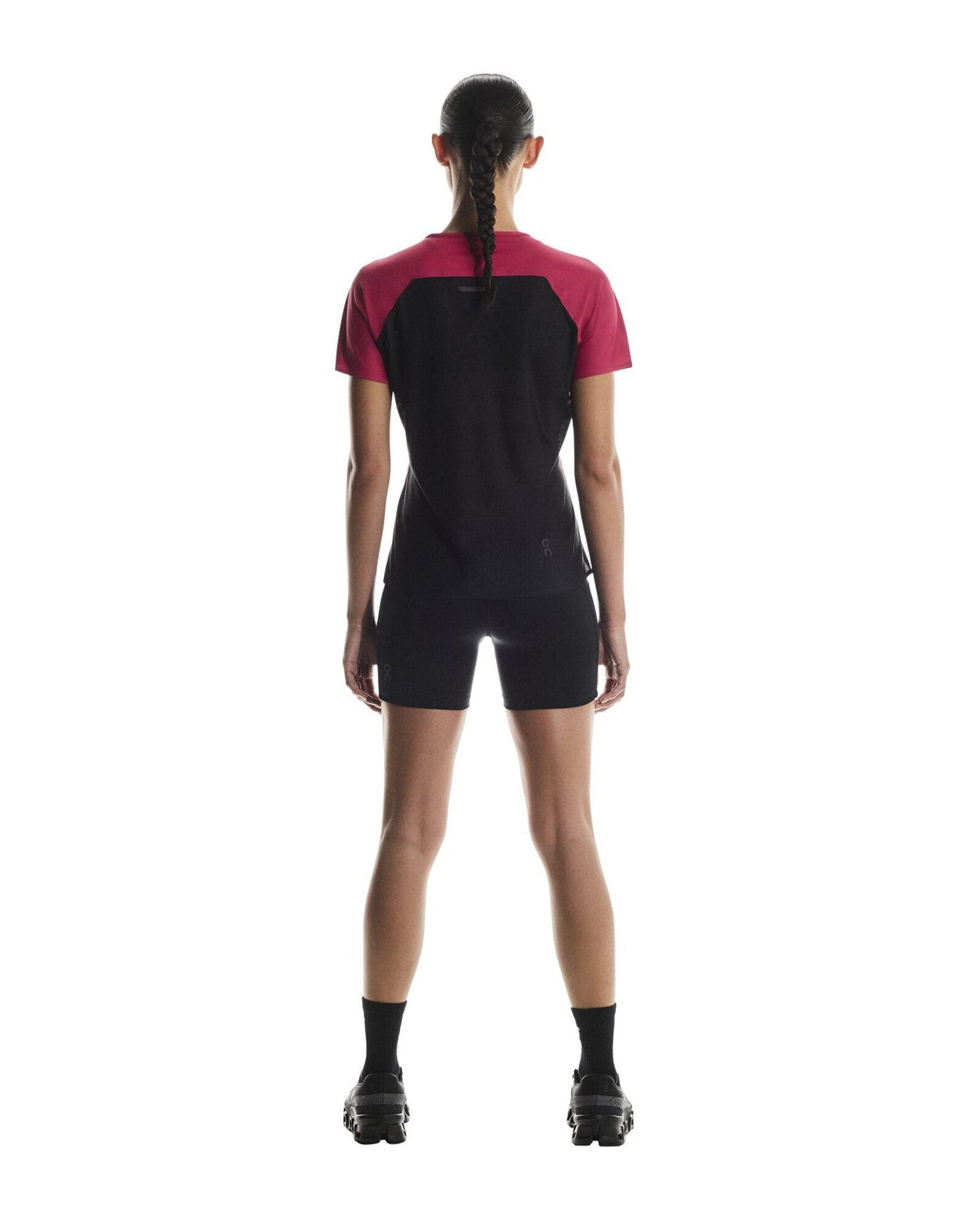 1WE10313554-performance_t-fw25-grenadine_black-w-4×5-tr-g2