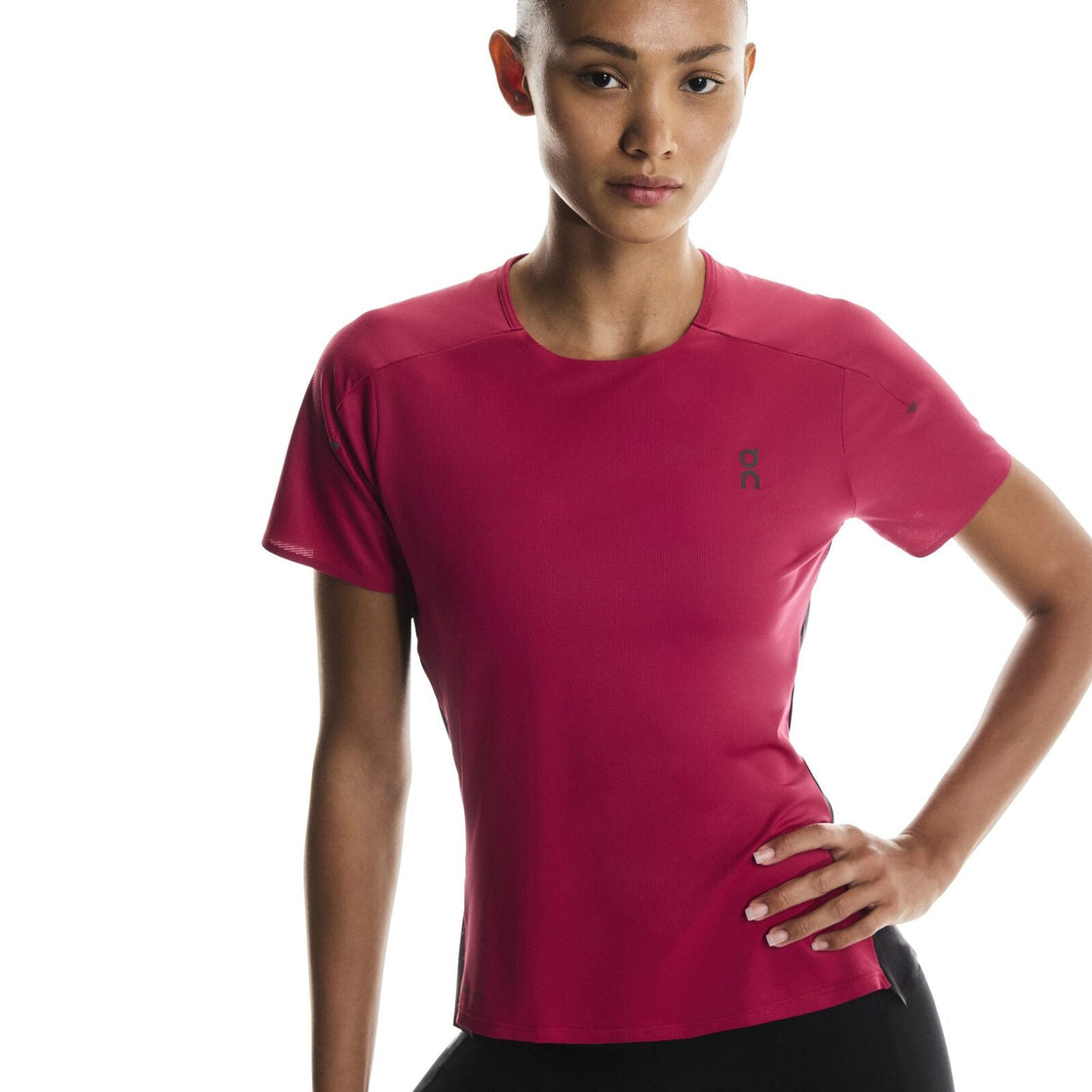 1WE10313554-performance_t-fw25-grenadine_black-w-4×5-tr-g3