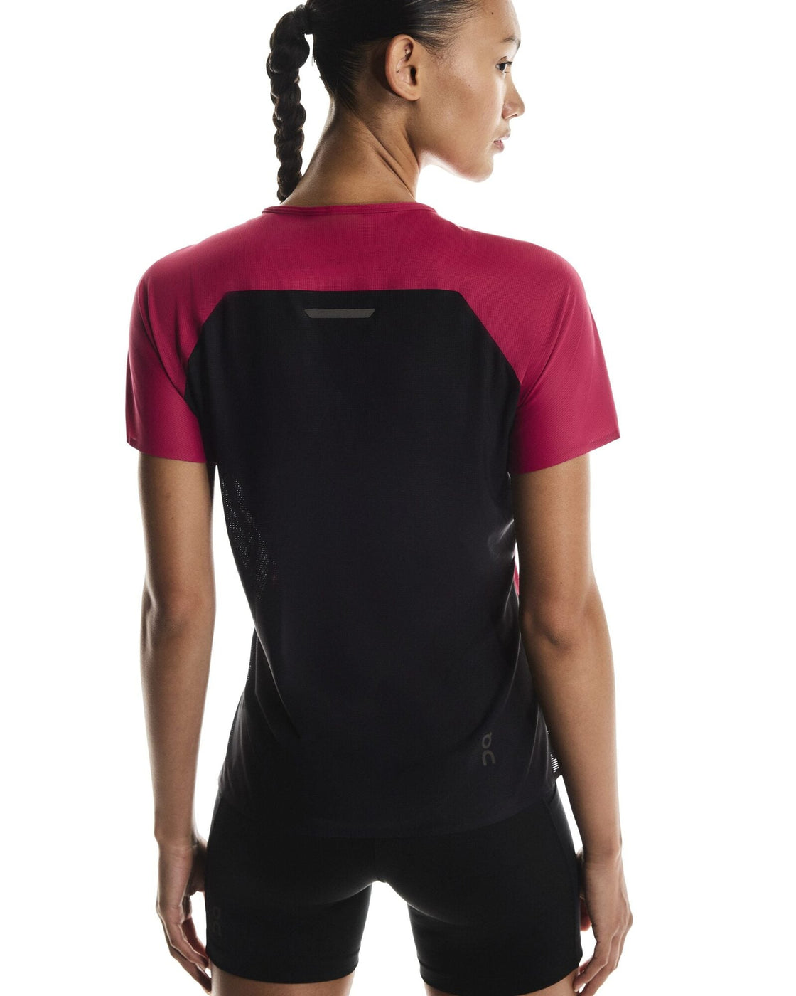 1WE10313554-performance_t-fw25-grenadine_black-w-4×5-tr-g4