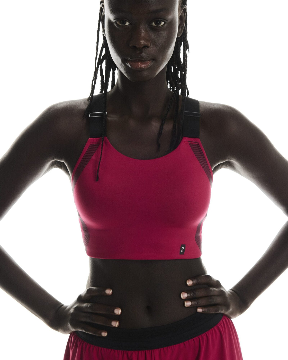 1WE10403554-performance_flex_bra-fw25-grenadine_black-w-4×5-tr-g3