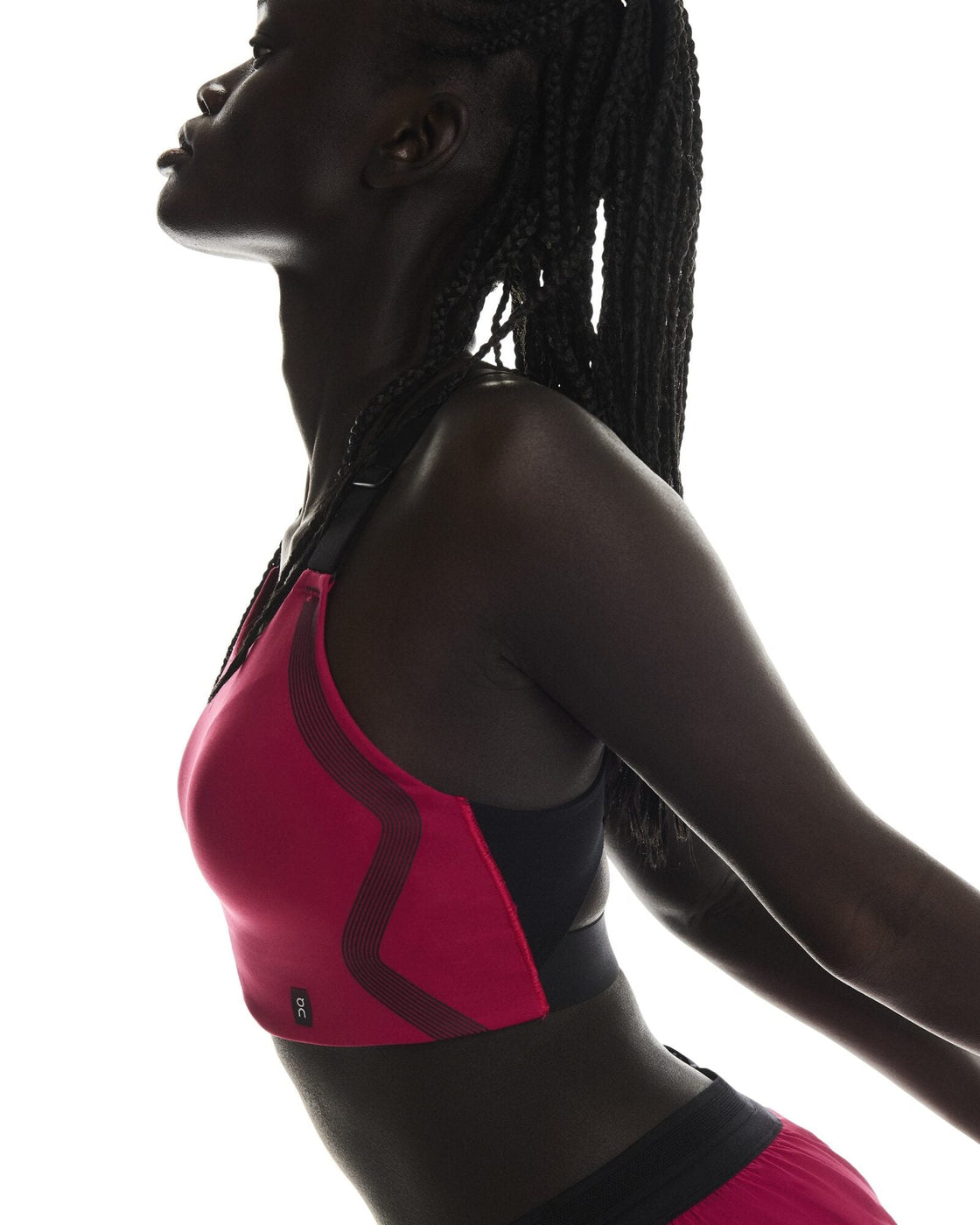 1WE10403554-performance_flex_bra-fw25-grenadine_black-w-4×5-tr-g5