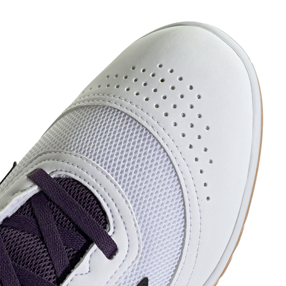 JH8858_8_FOOTWEAR_Photography_Detail View 2_transparent