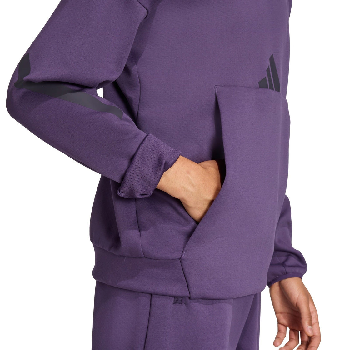 JW4732_5_APPAREL_On Model_Detail View 1_transparent