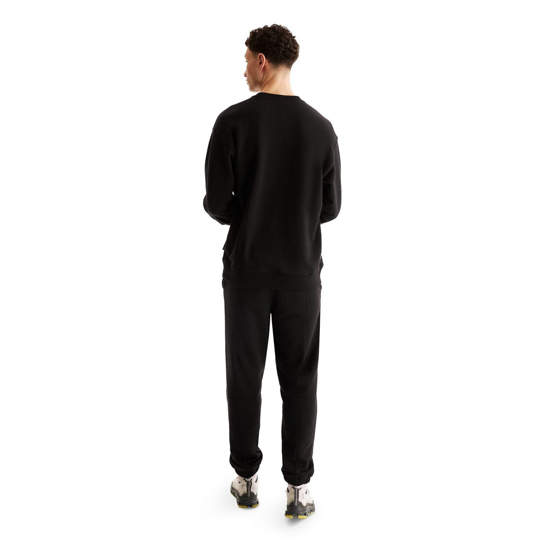 1ME10340553-club_crew-fw23-black-m-g3