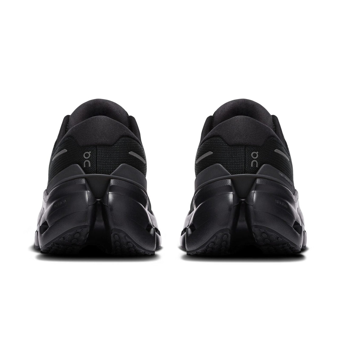 3MG10071043-cloudrunner_3-ss26-black_black-m-1×1-g5