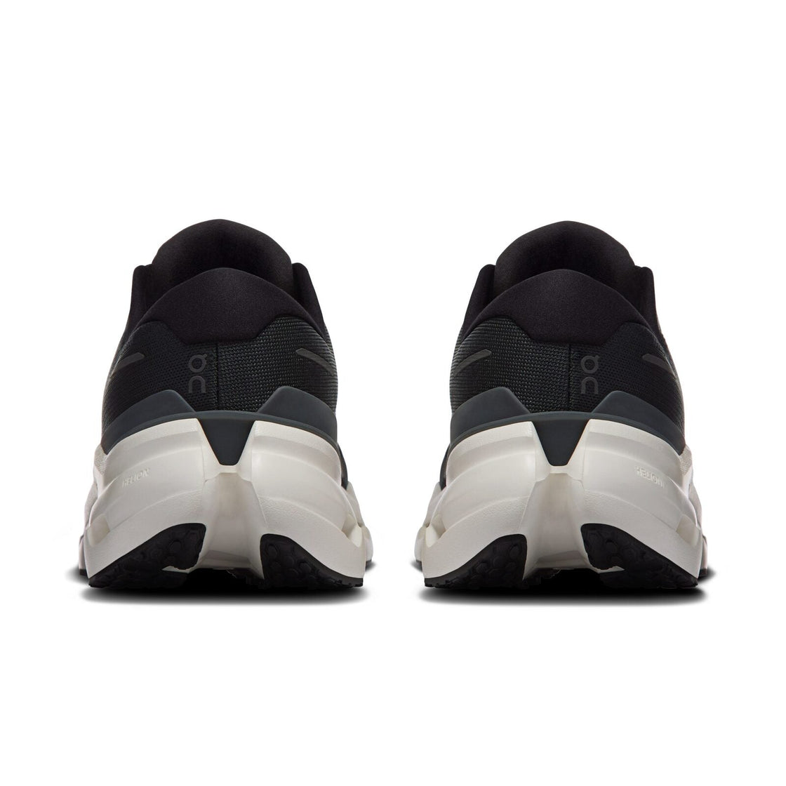 3MG10071430-cloudrunner_3-ss26-black_ivory-m-1×1-g5