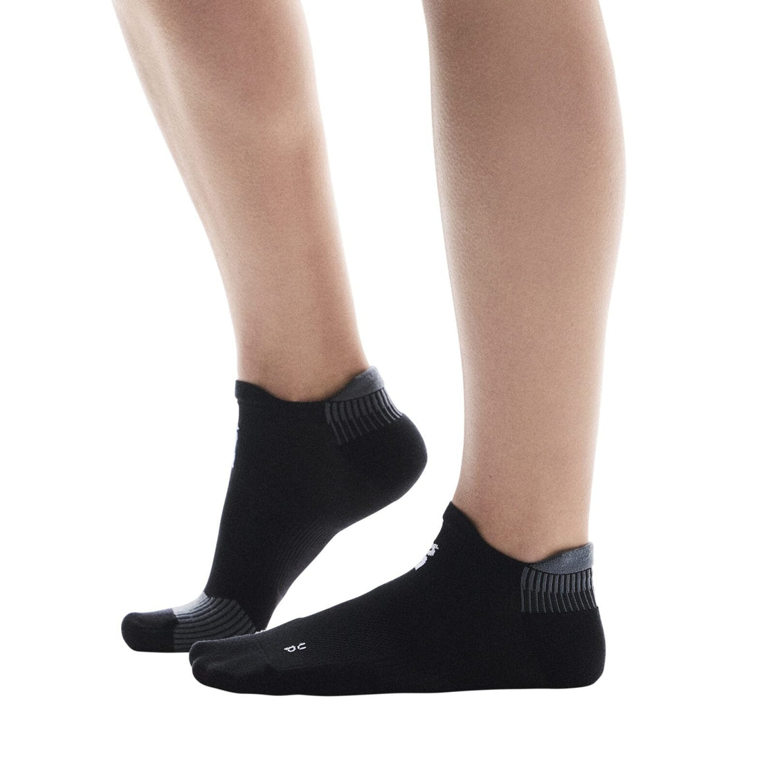 2UF10060106-performance_run_sock_low-ss25-black_eclipse-u-1×1-tr-PLP