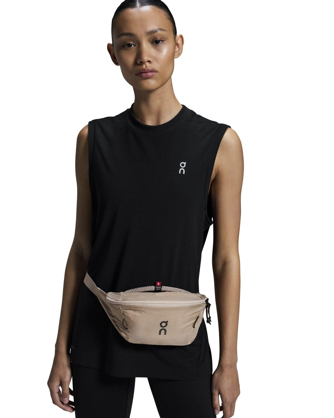 2UE30310554-waist_pack_2l_lite-fw24-sand-u-4×5-tr-g4