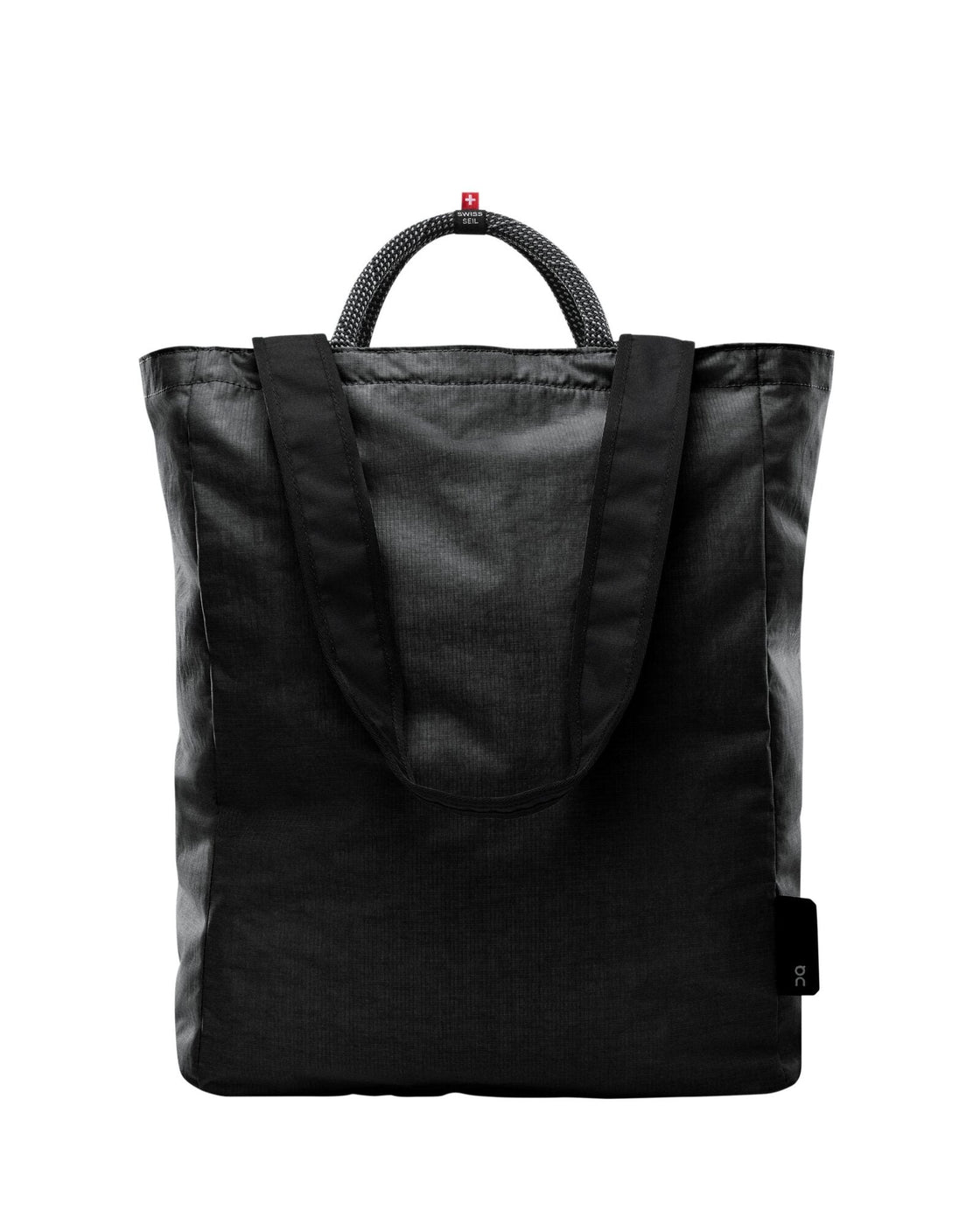 2UG10200553-tote_pack_25l-ss26-black-u-4×5-tr-g1
