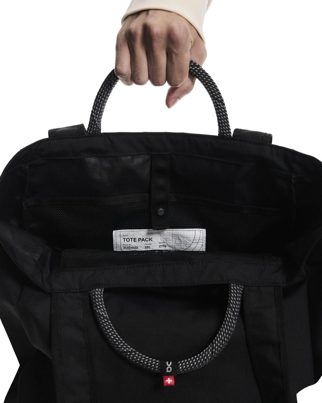 2UG10200553-tote_pack_25l-ss26-black-u-4×5-tr-g7