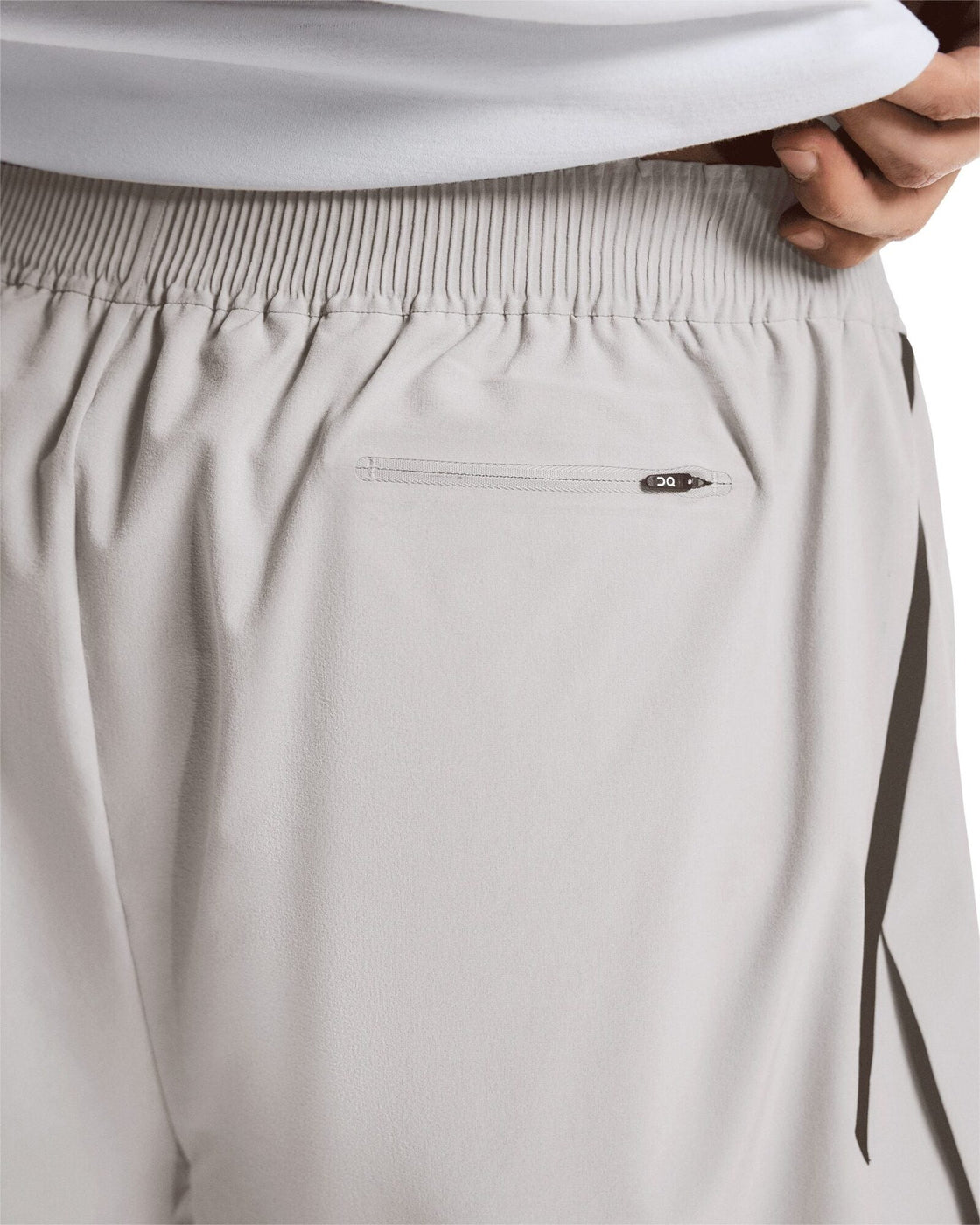1MF10221291-train_shorts-ss26-alloy-m-4×5-tr-g5