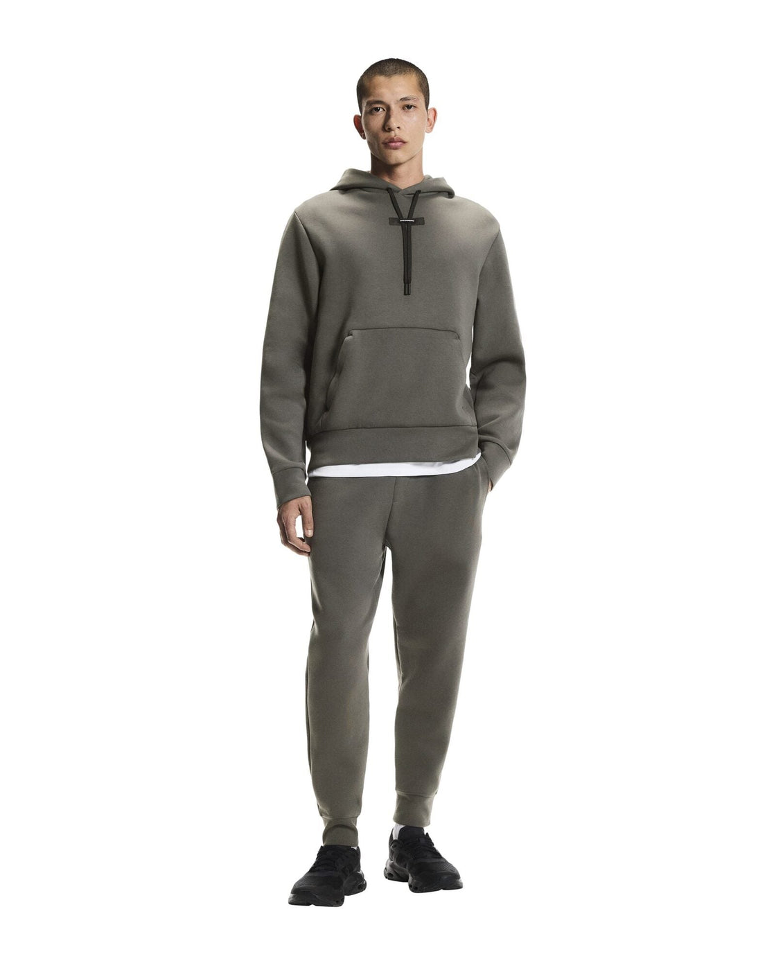1MF30320345-focus_tech_sweatpants-ss26-shadow-m-4×5-tr-g1