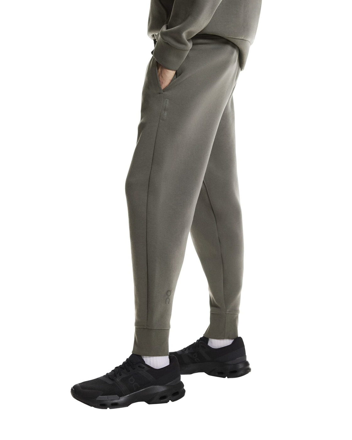 1MF30320345-focus_tech_sweatpants-ss26-shadow-m-4×5-tr-g3