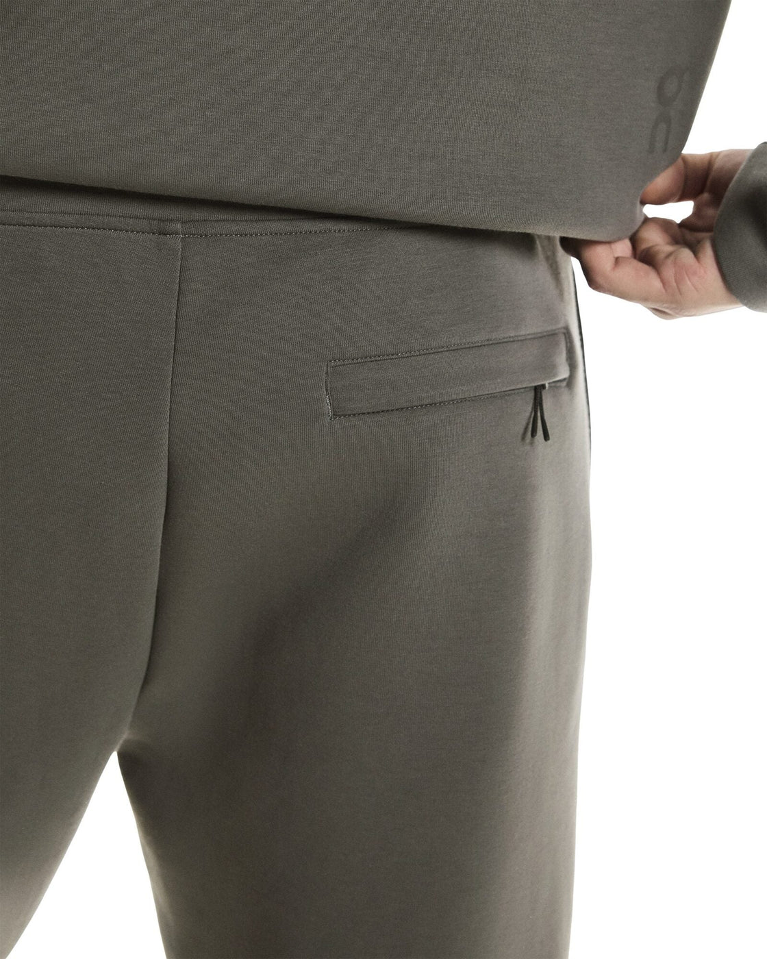 1MF30320345-focus_tech_sweatpants-ss26-shadow-m-4×5-tr-g6