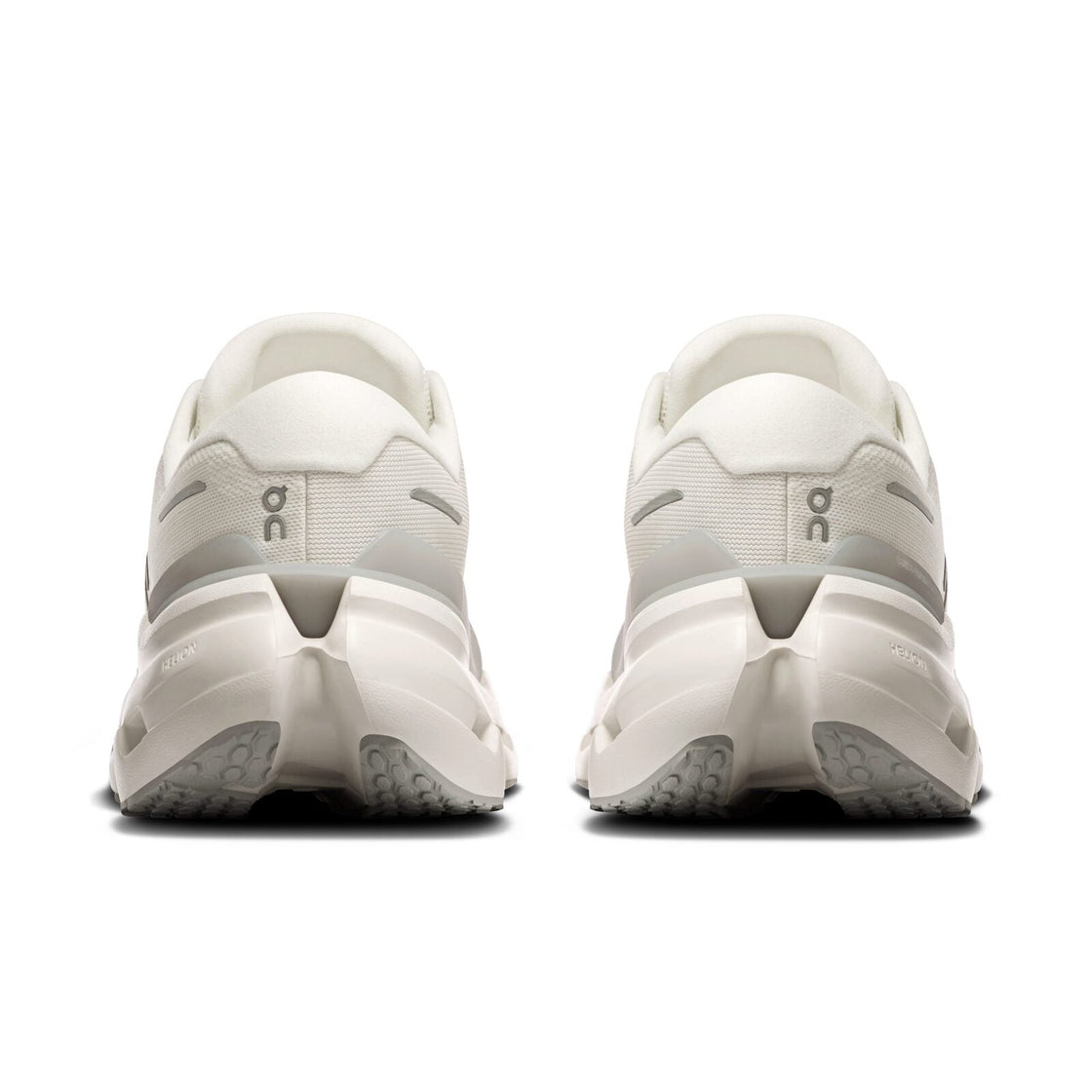 3MG10070813-cloudrunner_3-ss26-white_glacier-m-1×1-g5
