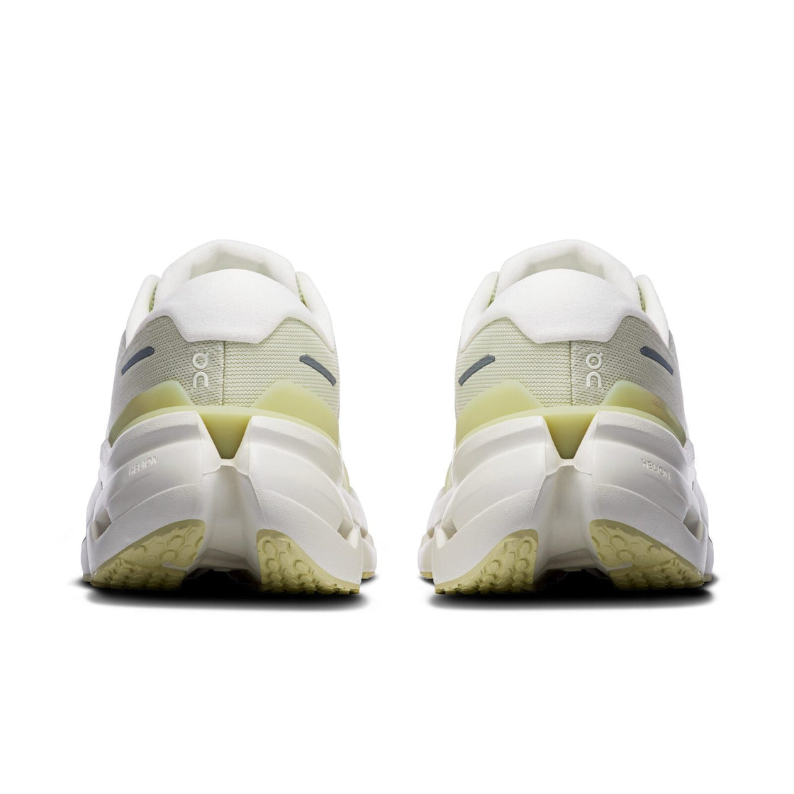 3WG10054723-cloudrunner_3-ss26-seedling_ivory-w-1×1-g5
