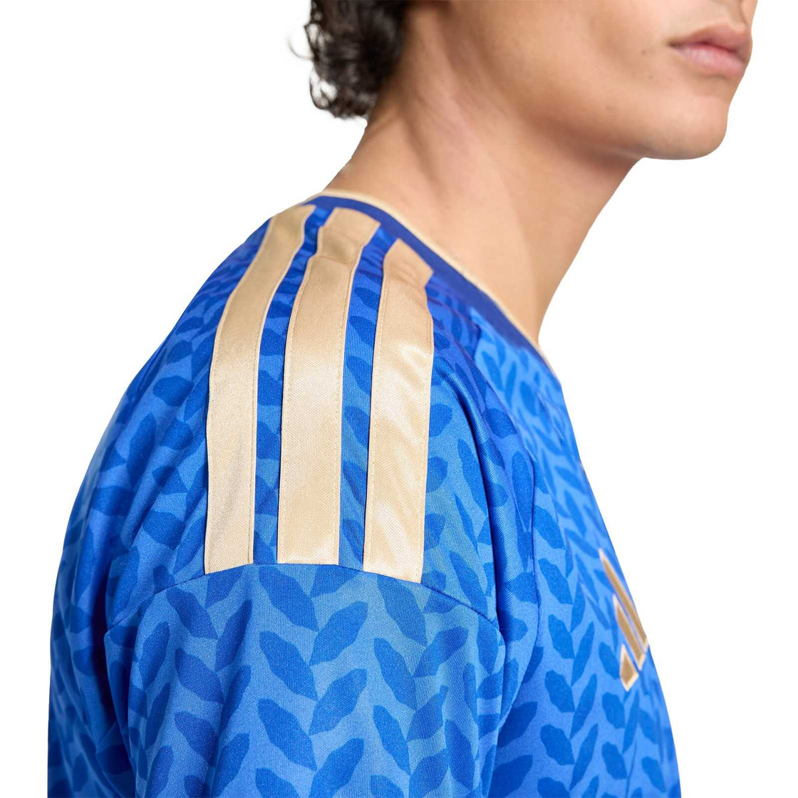 JL6937_6_APPAREL_On Model_Detail View 1_transparent