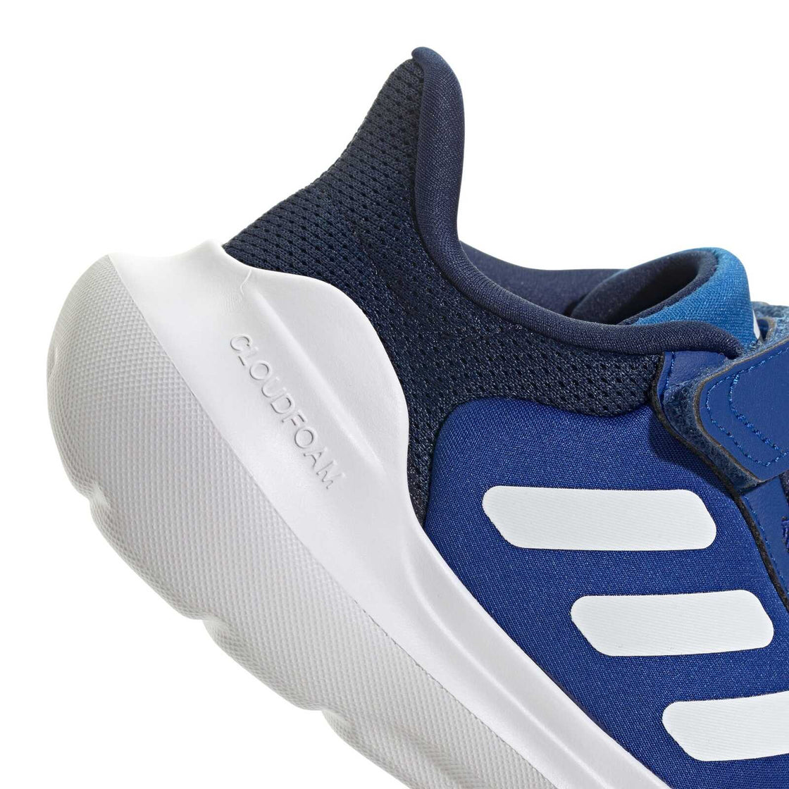 IE5989_9_FOOTWEAR_Photography_Detail View 2_transparent