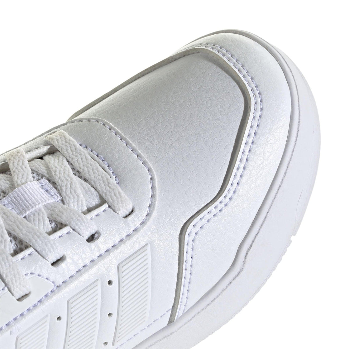 JQ1862_9_FOOTWEAR_Photography_Detail View 2_transparent