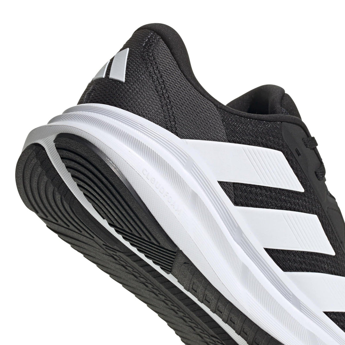 ID8760_9_FOOTWEAR_Photography_Detail View 2_transparent