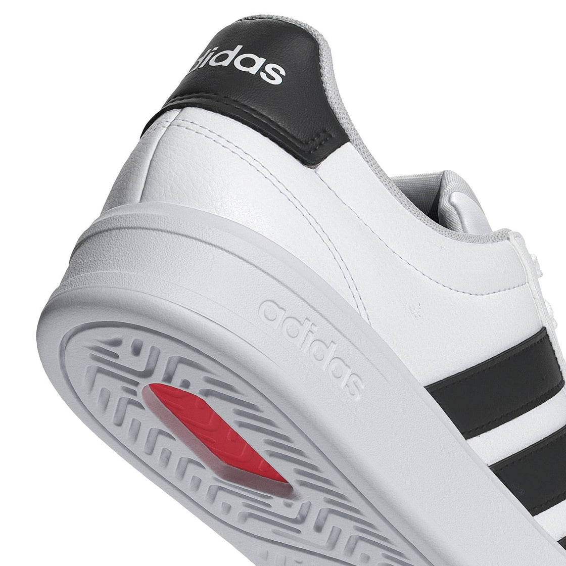 IH1472_9_FOOTWEAR_Photography_Detail View 2_transparent
