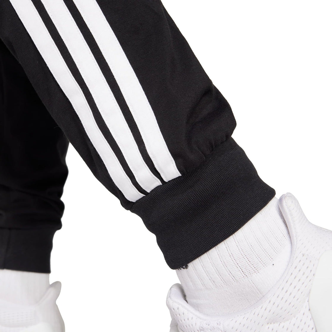 JD0896_7_APPAREL_On Model_Detail View 2_transparent