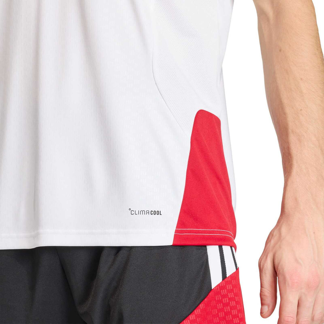 KB4440_7_APPAREL_On Model_Detail View 1_transparent(1)