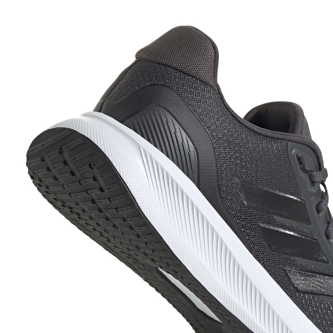 IE8819_8_FOOTWEAR_Photography_Detail View 1_transparent