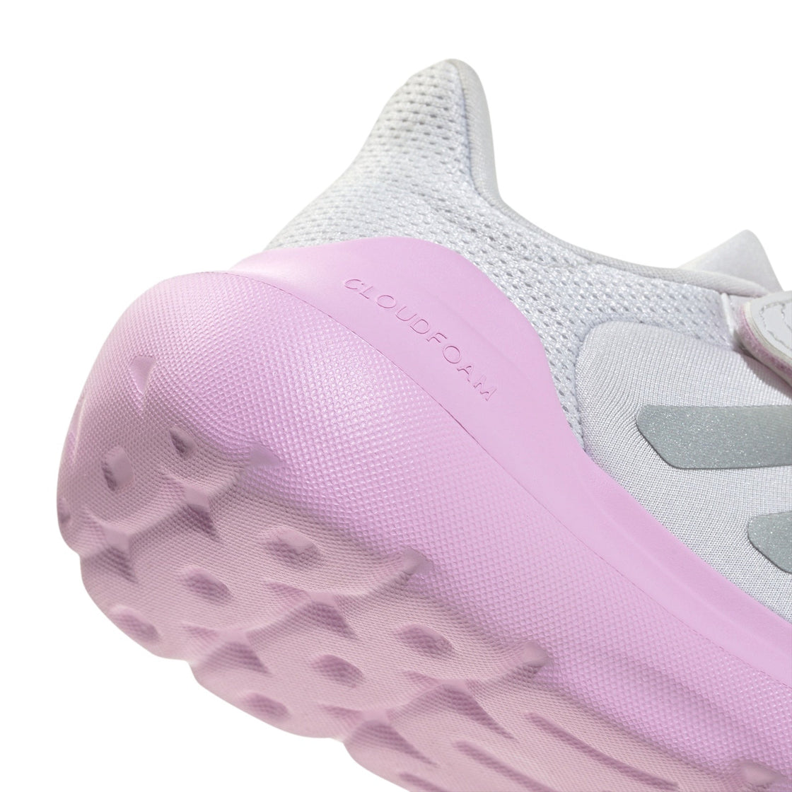 JP6787_8_FOOTWEAR_Photography_Detail View 1_transparent