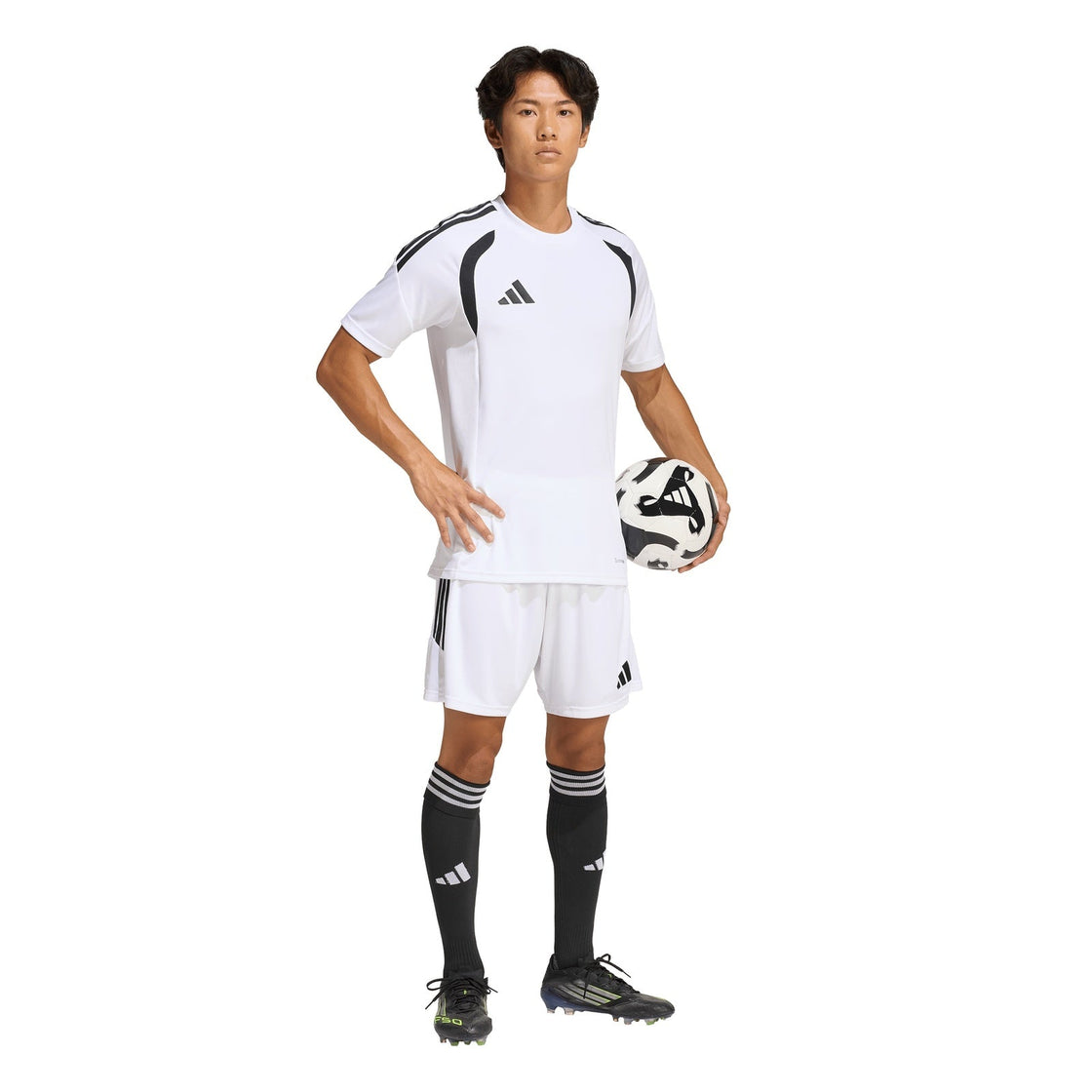 KB1352_6_APPAREL_On Model_Walking View_transparent(1)