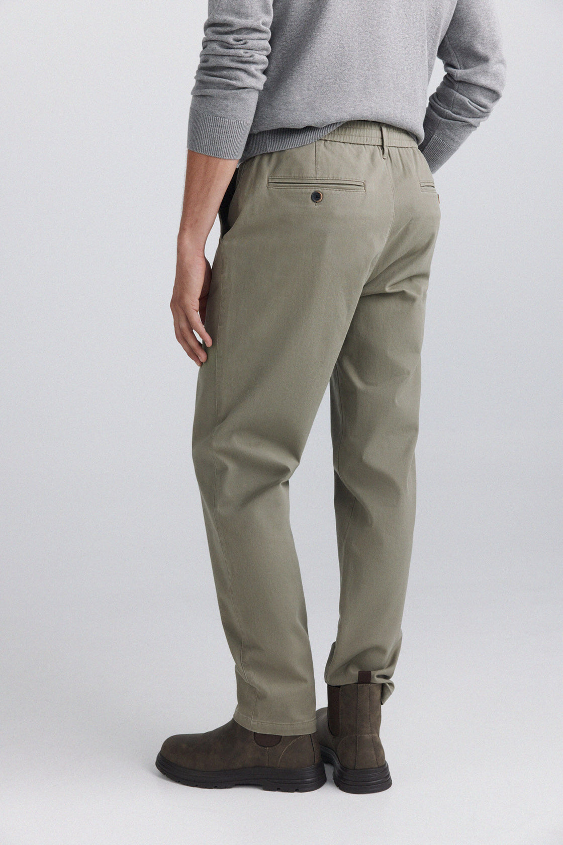 M CONFORT SLIM ELASTIC WAIST CHINO