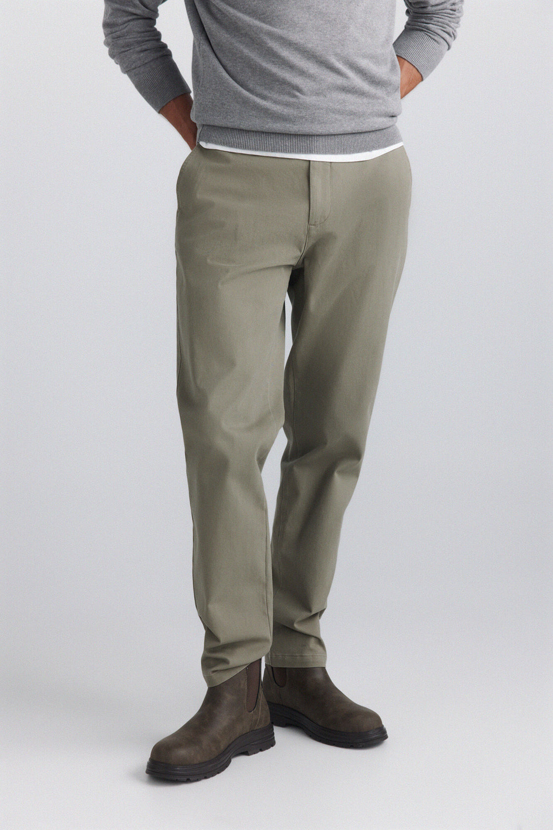 M CONFORT SLIM ELASTIC WAIST CHINO