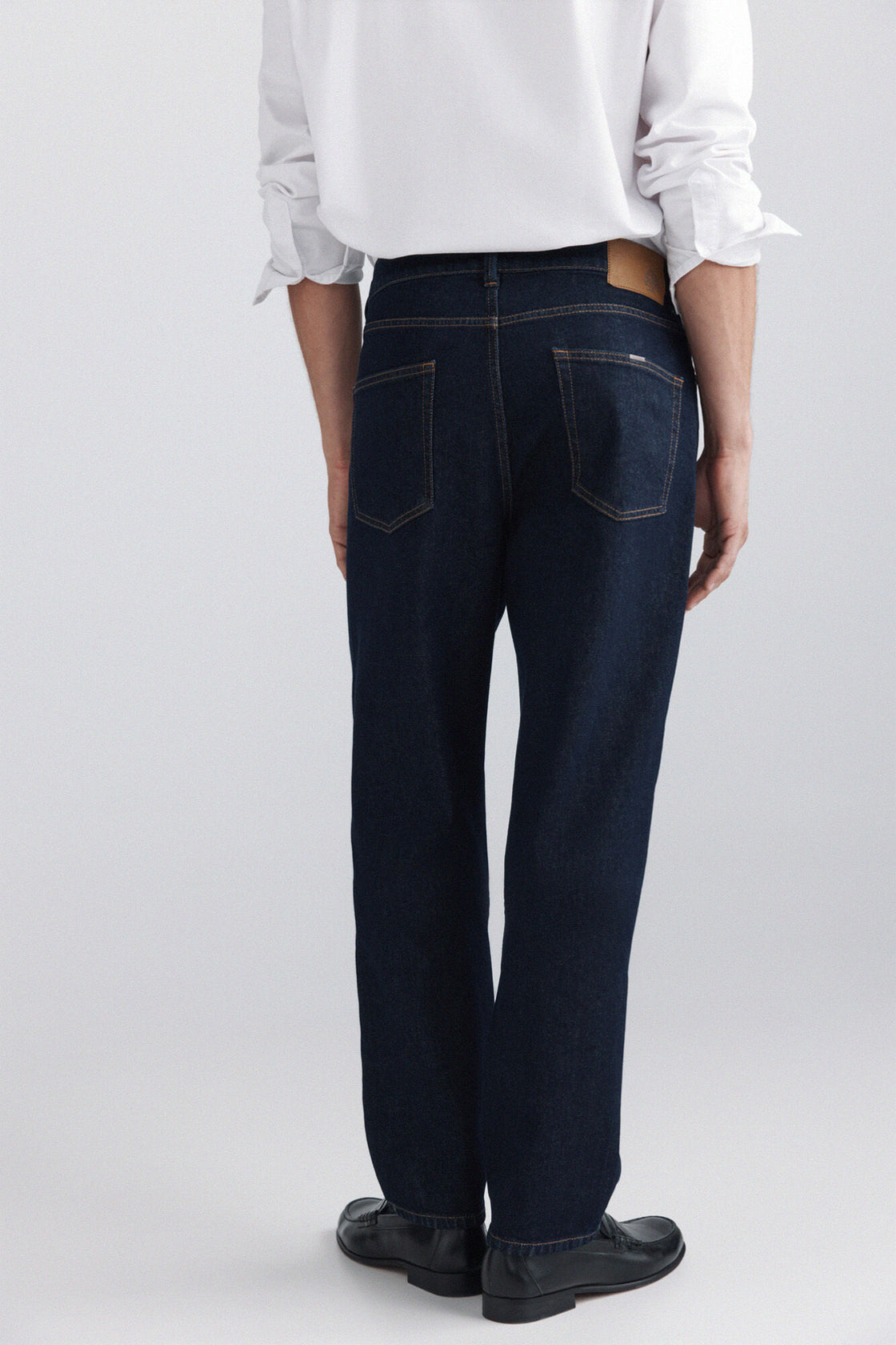 M REGULAR FIT LIGHTWEIGHT JEANS