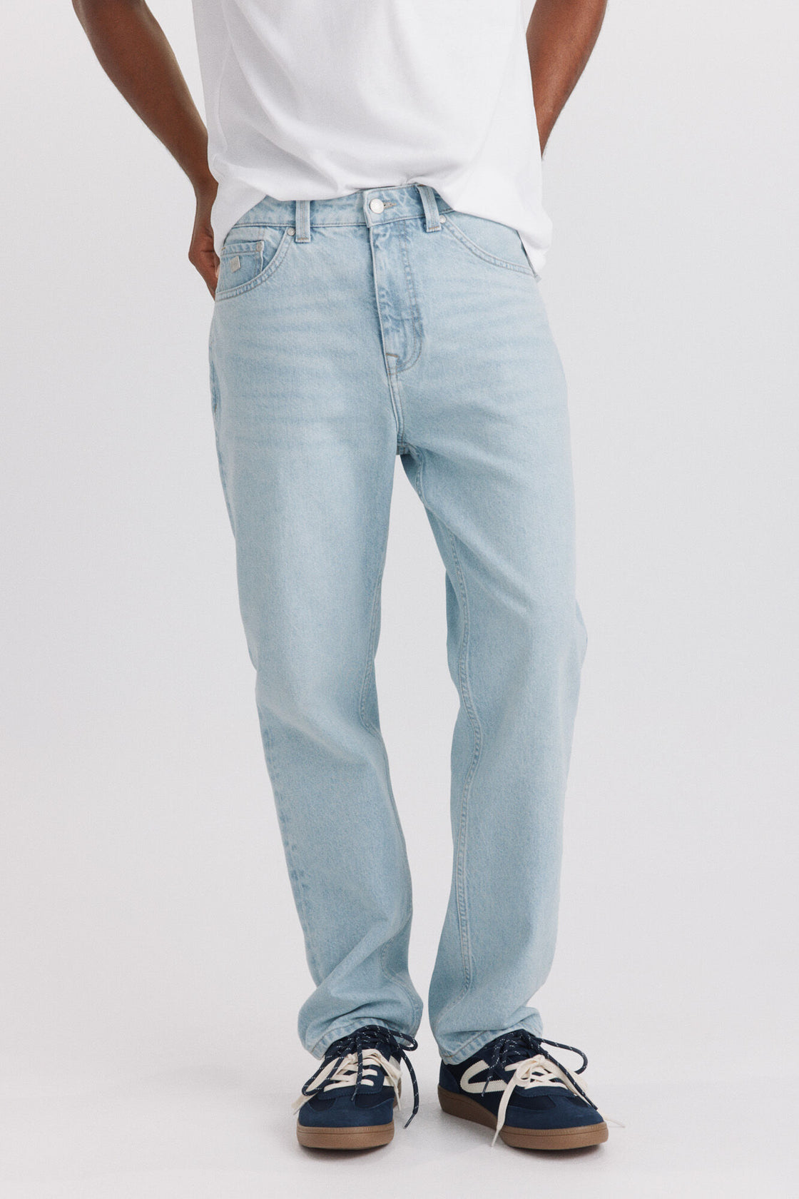 M STRAIGHT FIT JEANS