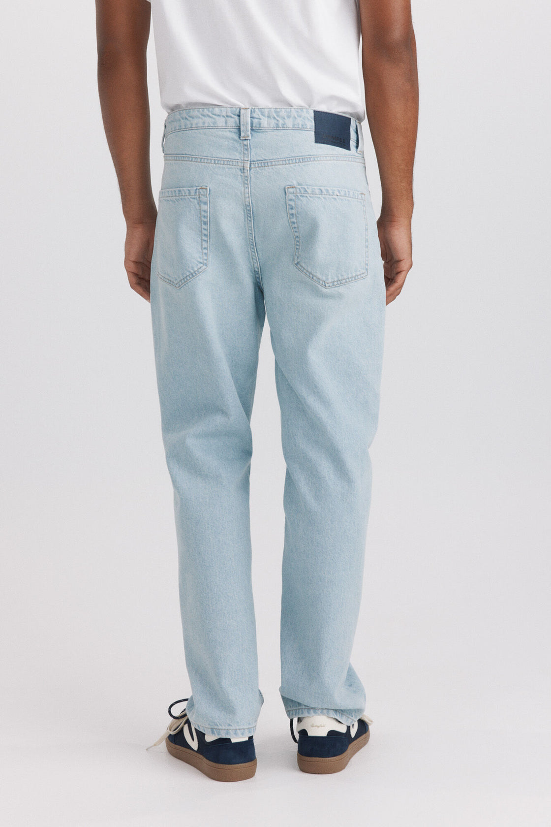 M STRAIGHT FIT JEANS